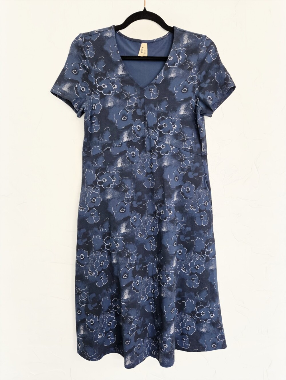 Pact Organic Cotton Floral Blue Black Short Sleeve Top, S